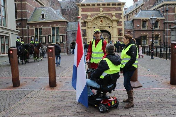 Sarı Yelekliler'in protestosu Hollanda'ya sıçradı
