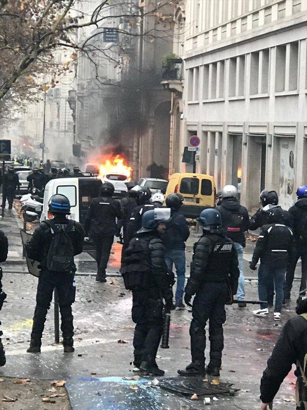 Fransa'da protestoların şiddeti arttı