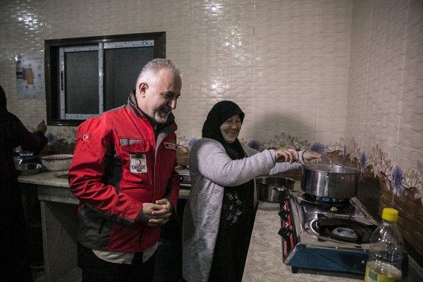 İdlib’i Türk Kızılayı yaşatıyor