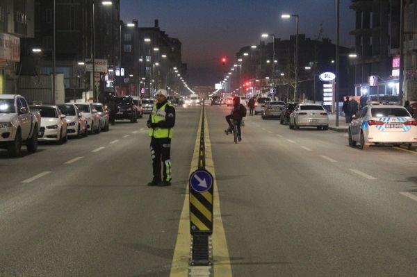 Van İskele Caddesi yıllar sonra çift yönlü trafiğe açıldı