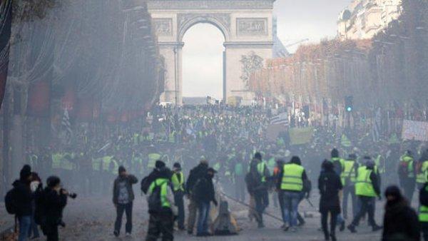 Macron'dan polislere özel prim