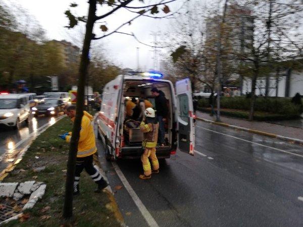 İstanbul'da servis minibüsü kaza yaptı