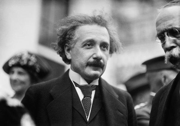 Albert Einstein'ın Tanrı mektubuna 2,9 milyon dolar