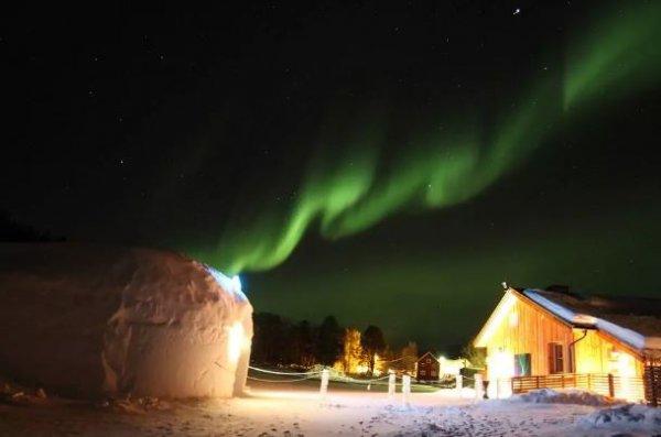 Belgesel gibi tatil: Buz evlerinde Kuzey Işıkları