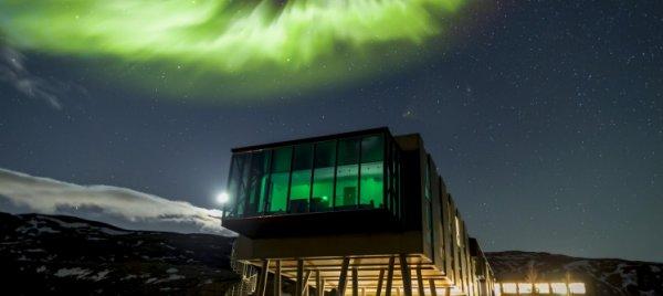 Belgesel gibi tatil: Buz evlerinde Kuzey Işıkları