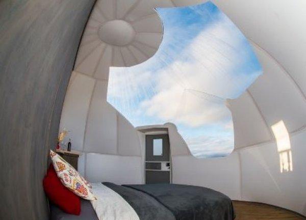 Belgesel gibi tatil: Buz evlerinde Kuzey Işıkları