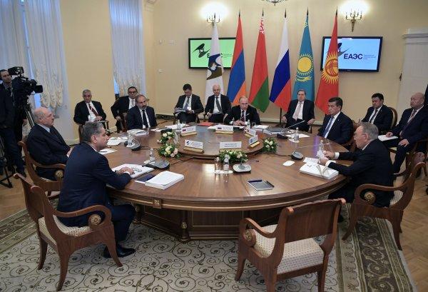 Putin ve Lukaşenko'dan canlı yayında doğalgaz pazarlığı