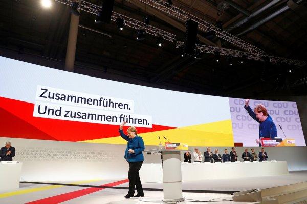 Merkel partisine veda etti