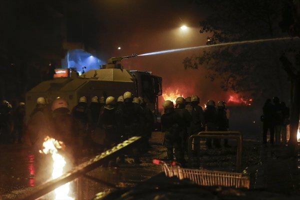 Yunanistan karıştı: Eylemciler polisle çatıştı