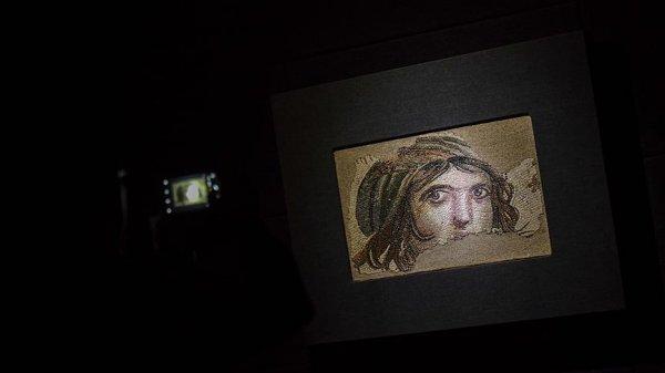 Çingene Kızı mozaiğinin parçaları sergiye hazırlanıyor