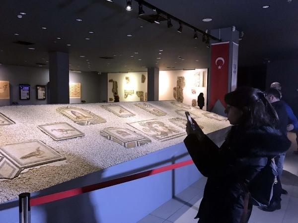 'Çingene Kızı' mozaiğine ziyaretçi akını