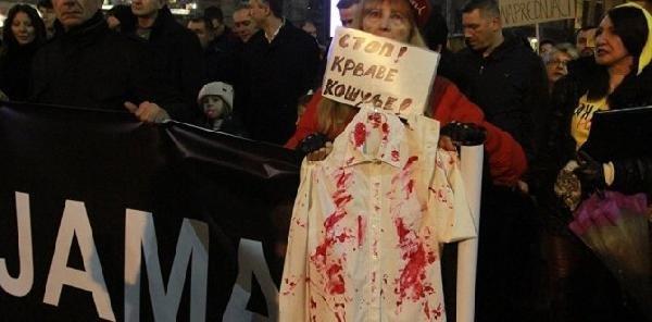 Arnavutluk'ta öğrencilerden 'harç' protestosu