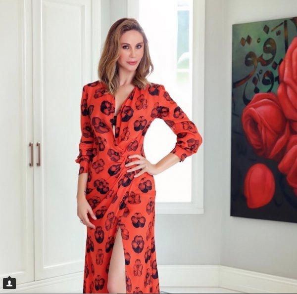 Demet Şener dinleniyor