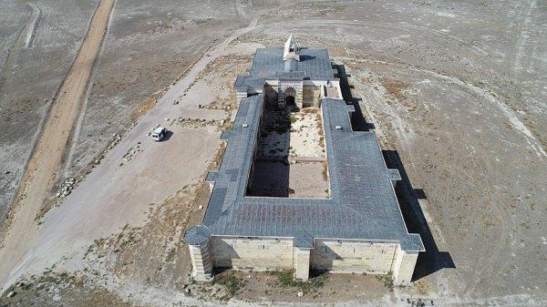 Zazadin Hanı ihtişamıyla konuklarını bekliyor