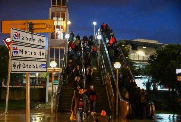 İzmir'de grev trafiğe neden oldu