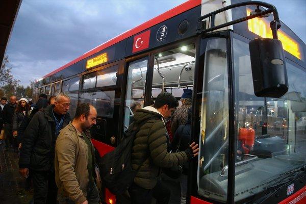 İzmir'de grev trafiğe neden oldu