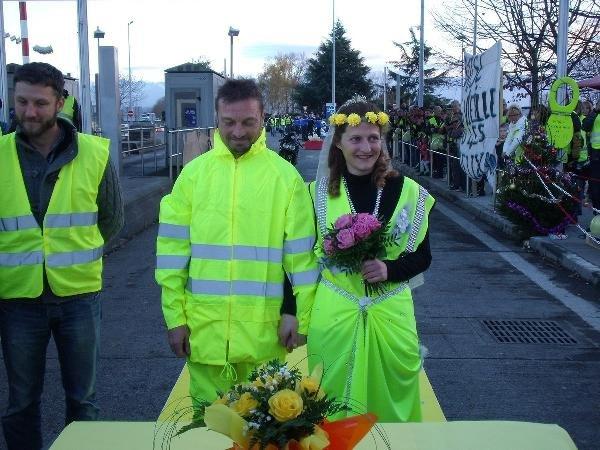 'Sarı Yelekliler' eylemlerde tanışıp evlendi