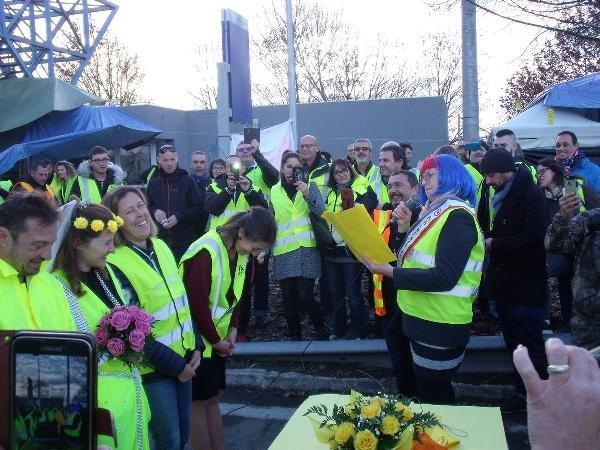 'Sarı Yelekliler' eylemlerde tanışıp evlendi