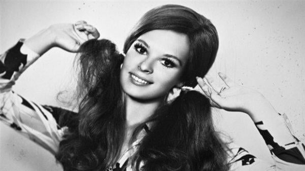 Hülya Koçyiğit kimdir - biyografisi