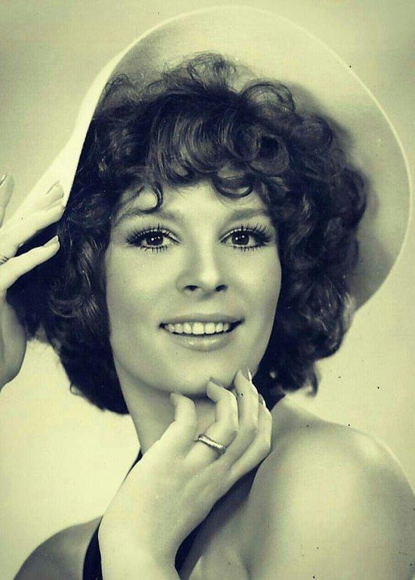 Hülya Koçyiğit kimdir - biyografisi