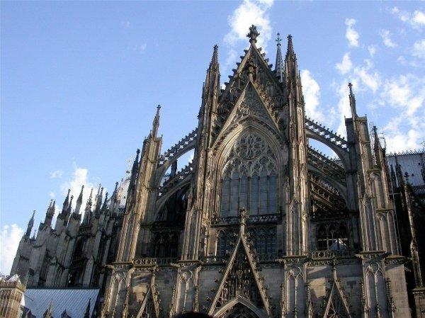 Almanya’da kiliselerin vergi geliri 12.6 milyar euro