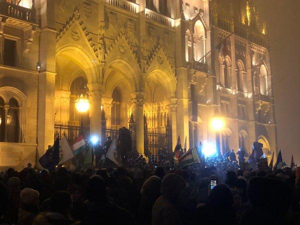 Macaristan'daki protestolar Fransa'yı aratmıyor