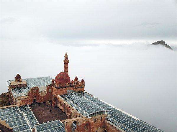 İshak Paşa sisli görüntüsüyle büyüledi