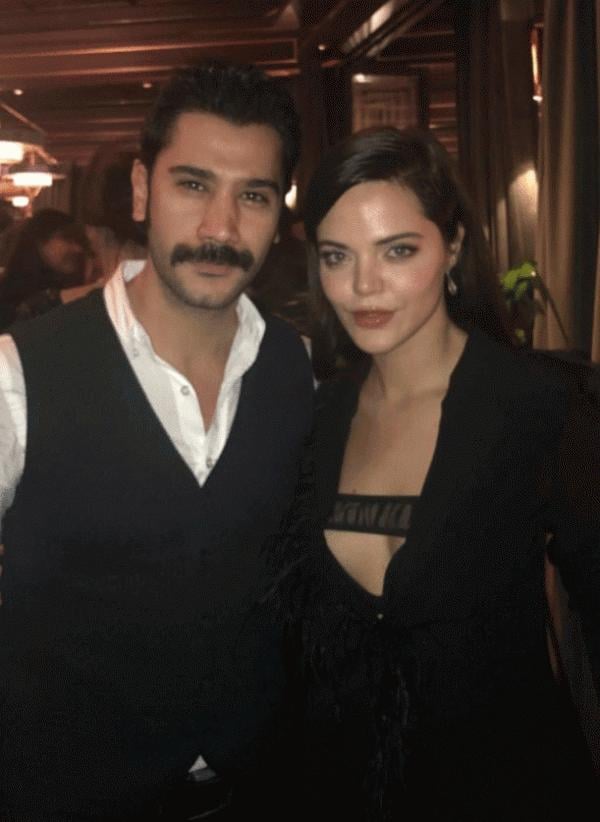 Hilal Altınbilek'in cesur dekoltesi