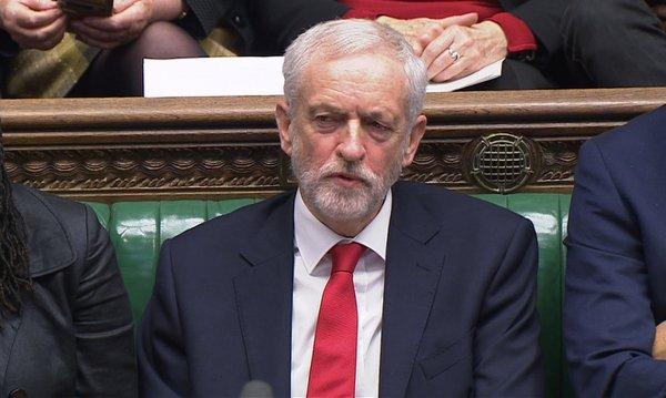 Corbyn May'e hakaret etti