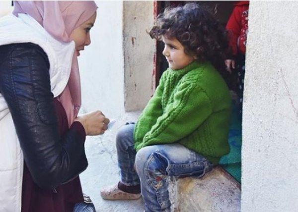 Tesettüre giren Gamze Özçelik, İdlib'e gitti