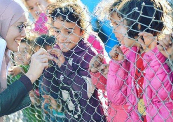 Tesettüre giren Gamze Özçelik, İdlib'e gitti