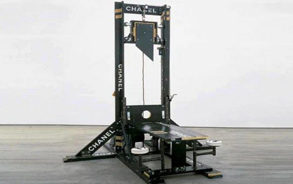 Vakanüvis giyotini yazdı