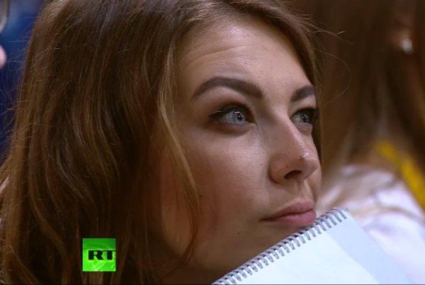 Putin'in basın toplantısında muhabirlerden yoğun ilgi