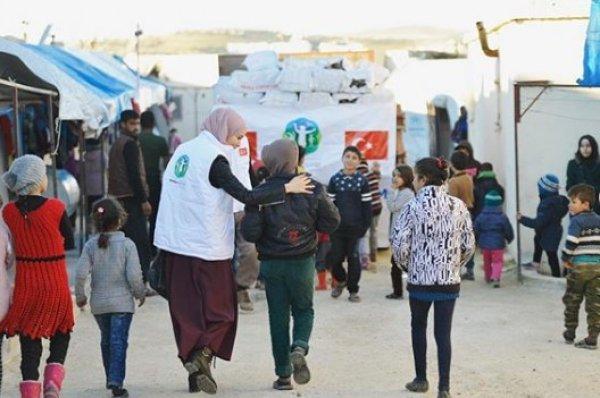 Tesettüre giren Gamze Özçelik, İdlib'e gitti