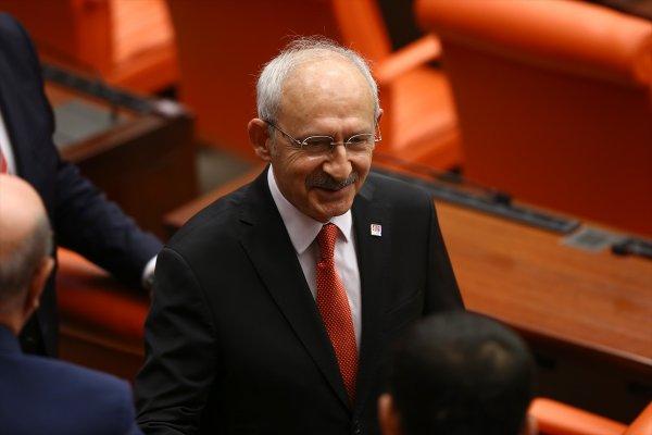 Kemal Kılıçdaroğlu'nun yüzü gülüyor