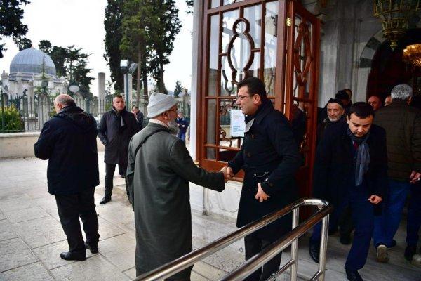 Ekrem İmamoğlu Fatih Sultan Mehmet türbesine gitti