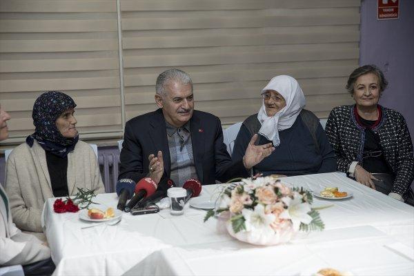 Binali Yıldırım, Darülaceze'yi ziyaret etti