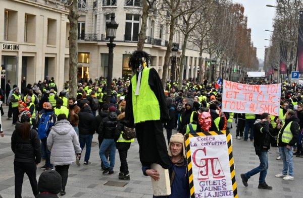 Fransa'da Sarı Yelekliler sekizinci kez sokaklarda