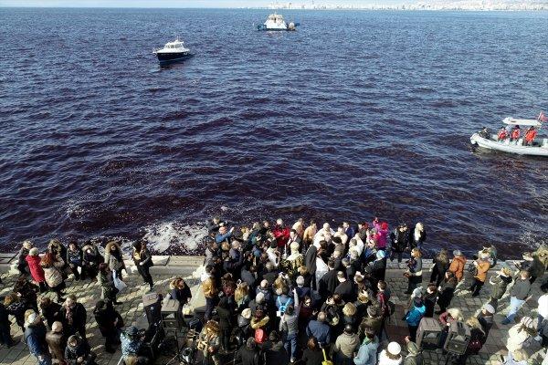 İzmir'de 'haç çıkarma' töreni yapıldı