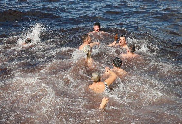 İzmir'de 'haç çıkarma' töreni yapıldı