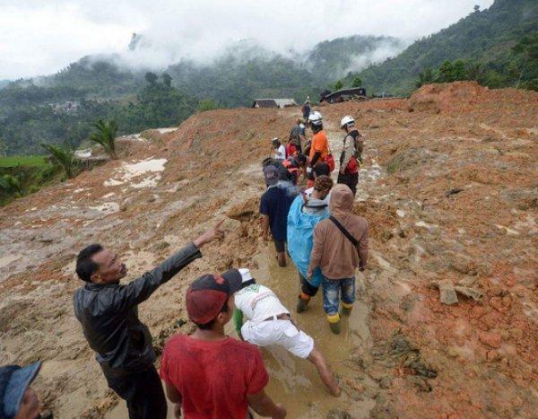 Endonezya'da heyelan: 32 ölü