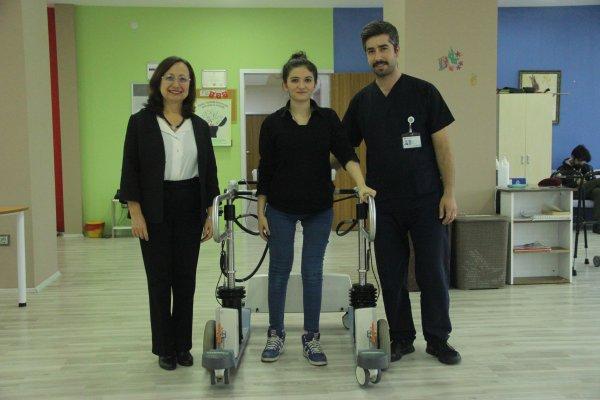 Doktorların umutsuz baktığı genç kız hayata tutundu