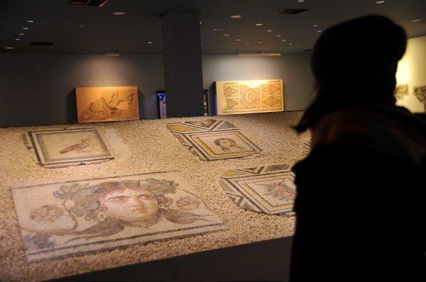 Çingene Kızı mozaiğine ziyaretçi yoğunluğu