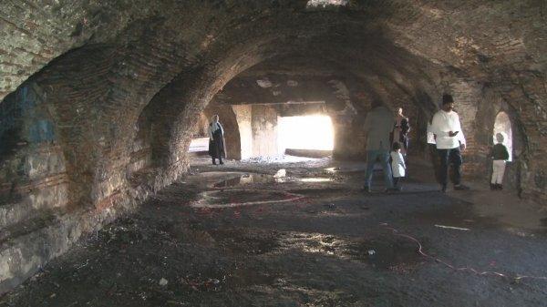 Tarihi Garipçe Kalesi bakıma muhtaç