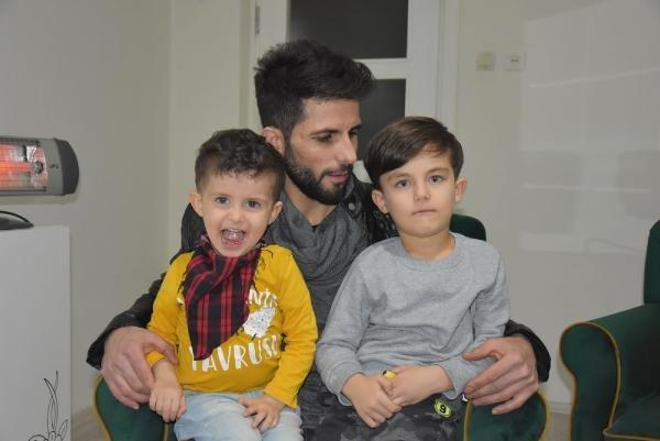 Kedi gözlü çocuk, gece karalığında görüyor