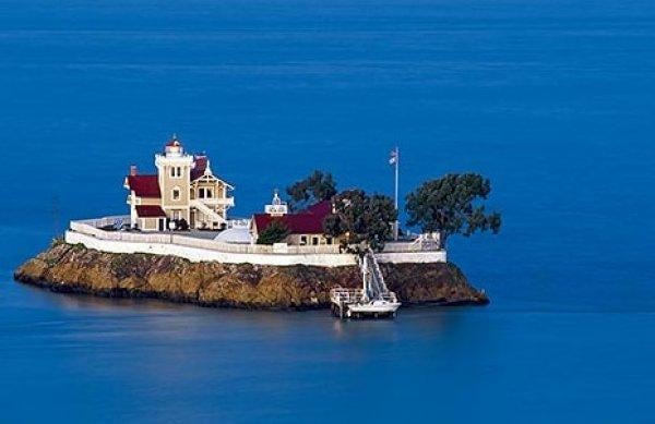 Issız adaki otele 65 bin dolar maaşla personel arıyor