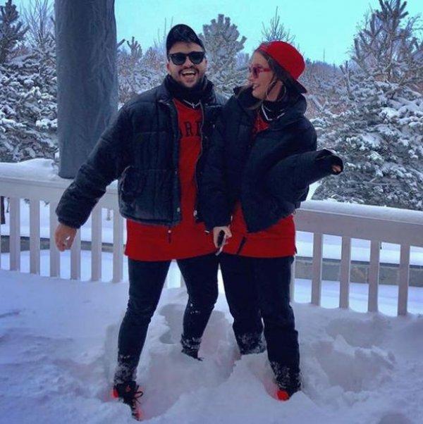 İrem Derici küçük sevgilisiyle tatilde