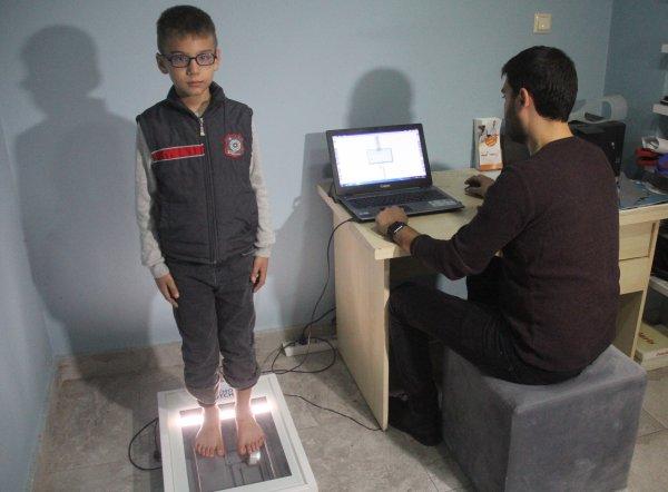 24 parmaklı çocuğa devletten özel ayakkabı