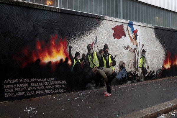 Fransa'da Sarı Yelekliler'in protestosundan sanat çıktı