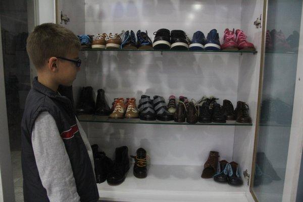 24 parmaklı çocuğa devletten özel ayakkabı